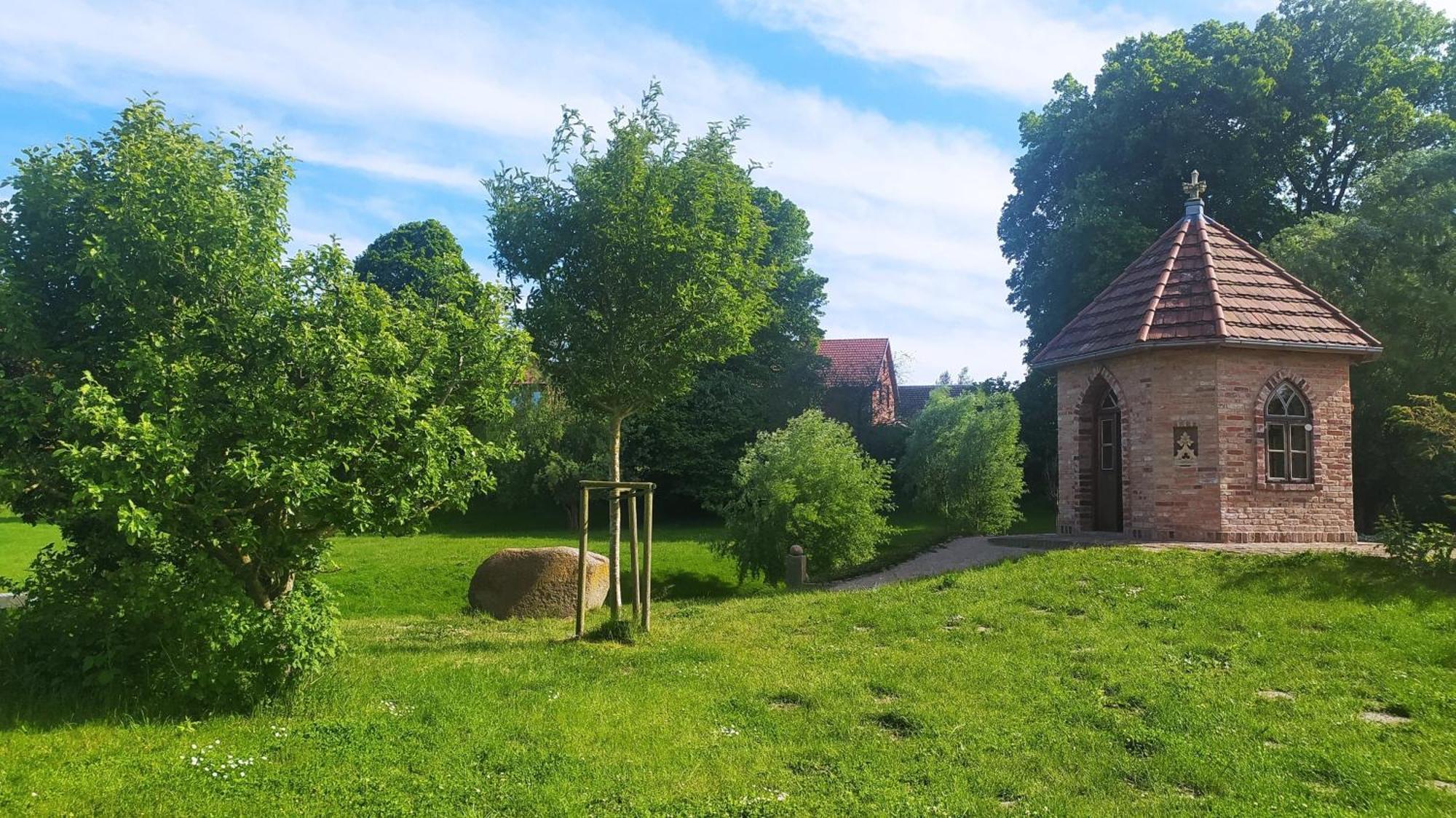 Ferienwohnung Irisgarten Am Pfarrgarten Starkow Velgast Kültér fotó
